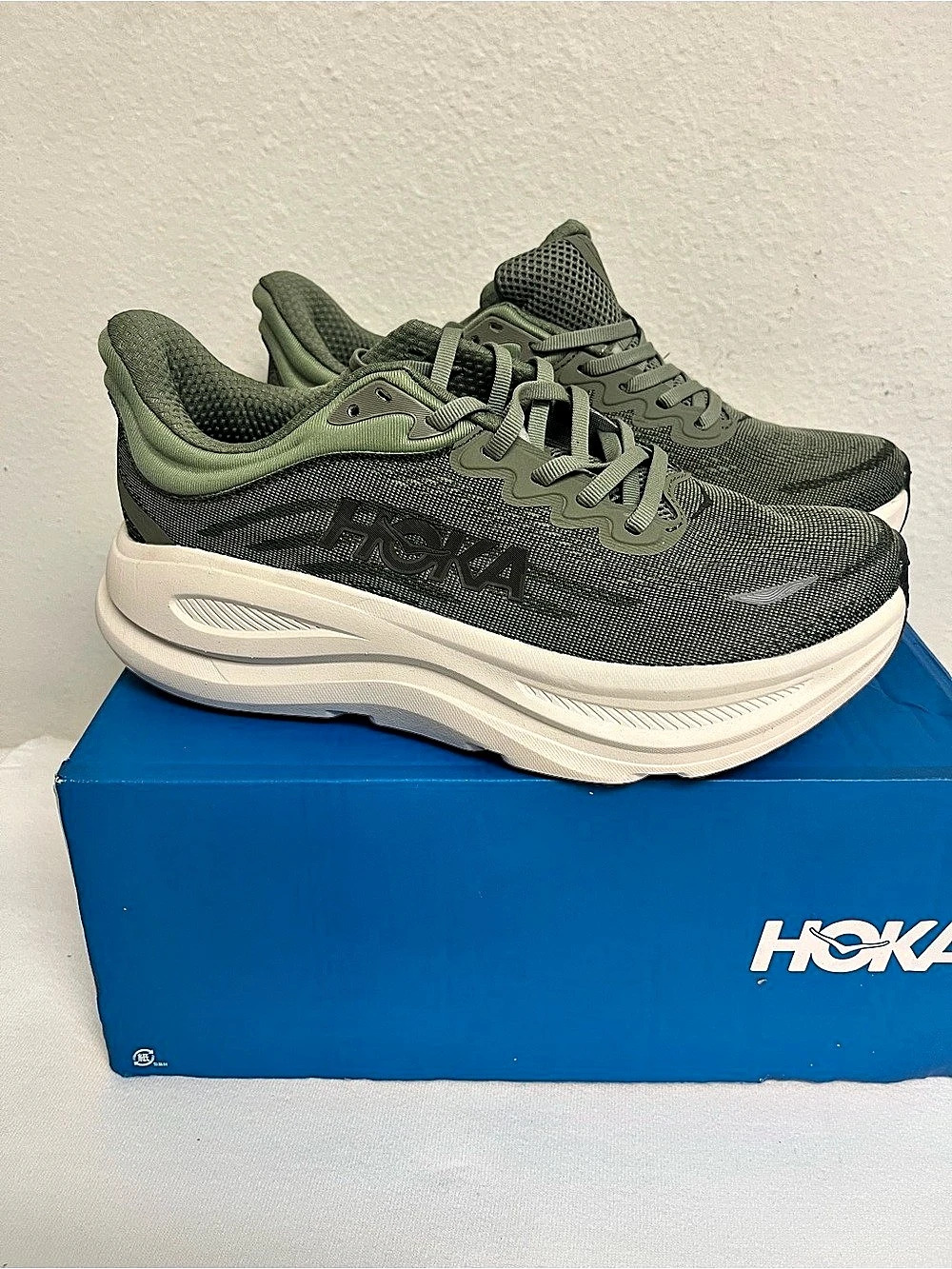 Hoka Bondi 9 Athletic Shoes Green & White US 8.5 Like New